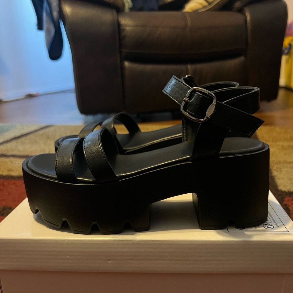SHEIN Buckle Platform Sandals